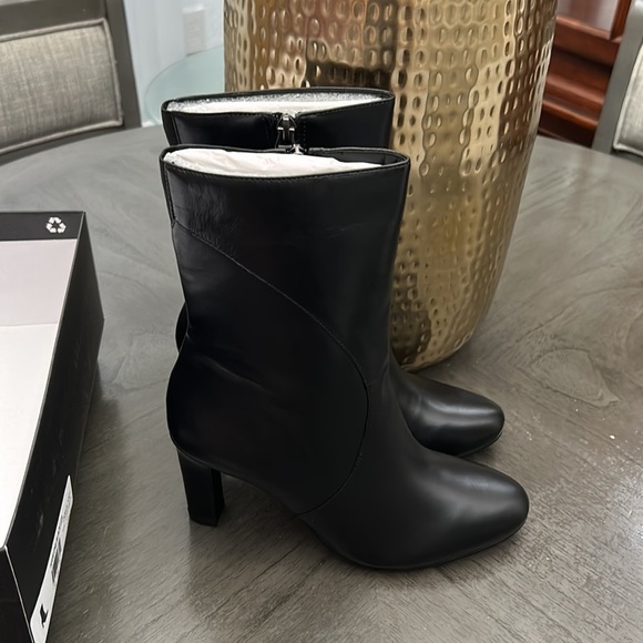 Naturalizer Harlene Leather Bootie (Women) - Picture 4 of 11